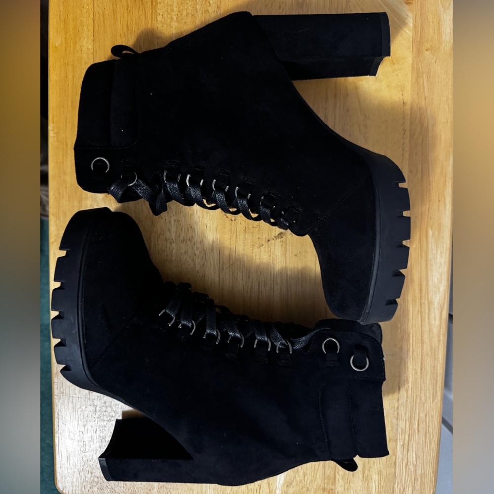 Azalea Wang Black Faux Suede Lace-Up Women's Booties - 8.5 - NWOT